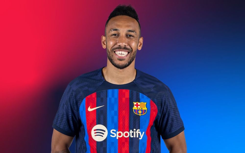 英语老师乖乖挽起裙子